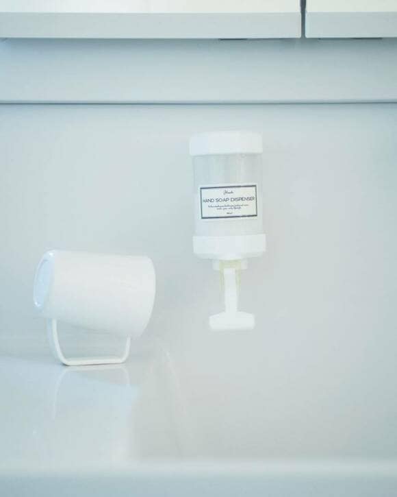 ハンドソープなどを逆さに取り付け