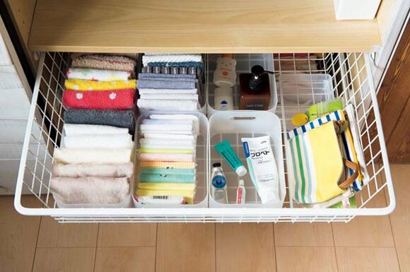 外出時に持ち出すものを整理ボックスで分類