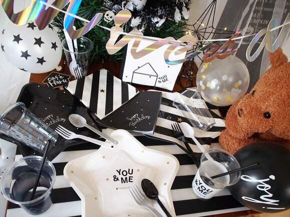 ダイソーのおしゃれなモノトーンのパーティグッズ