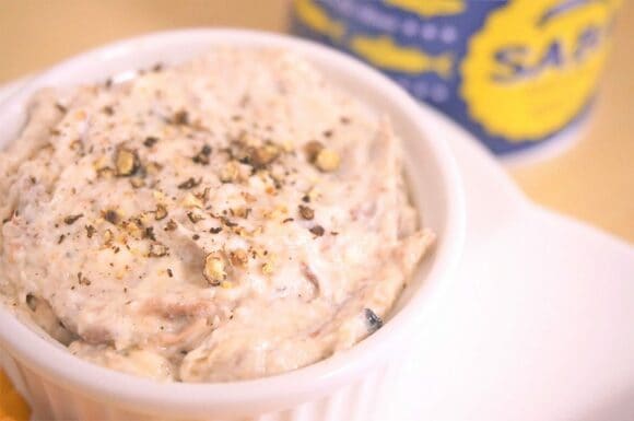 バゲットやクラッカー、トーストにのせるとおいしいサバ缶リエット