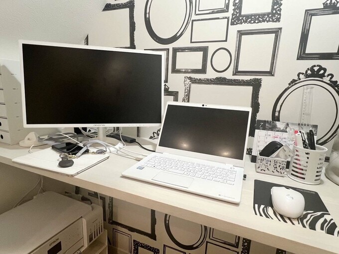 書斎コーナーのカウンターの上