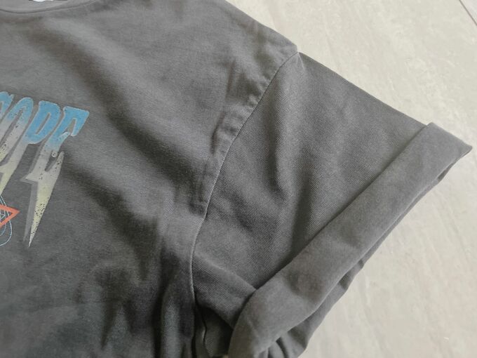 シャツの袖をおる