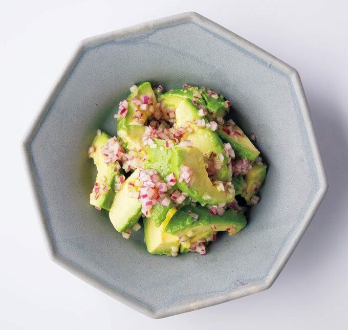 アボカドと紫タマネギのサラダ