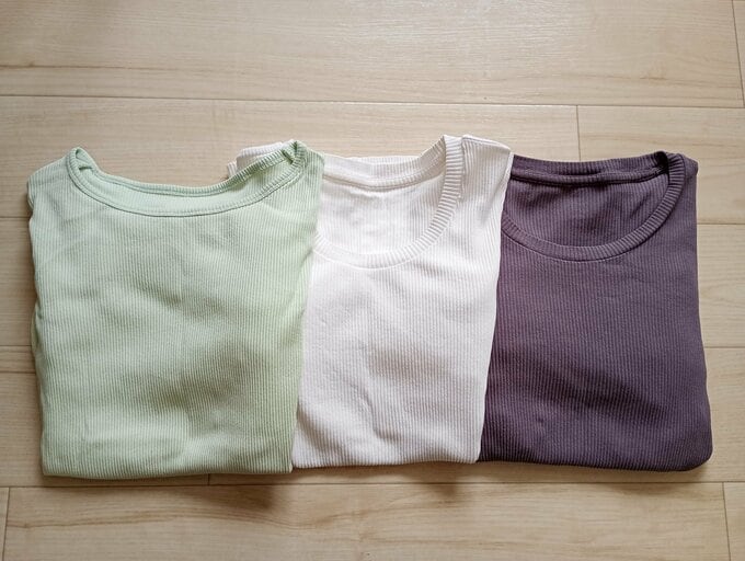 部屋着と外出着を兼用しているカットソー