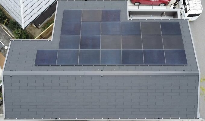 ソーラーパネルのある屋根