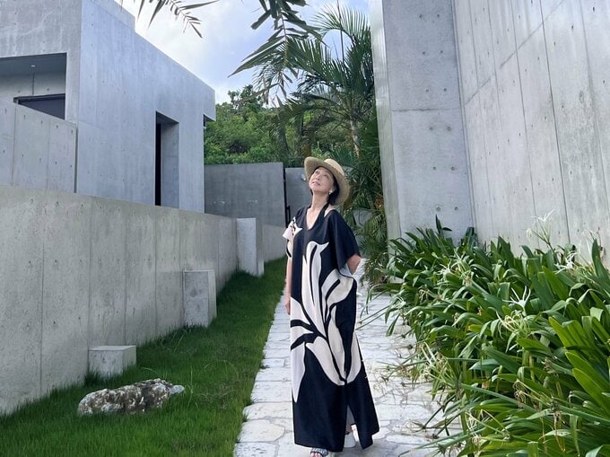 沖縄旅行での川上麻衣子さん