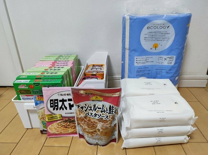 大量の食品、日用品