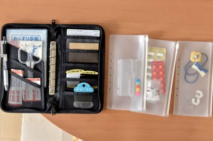 パスポートケースにハサミや裁縫道具など