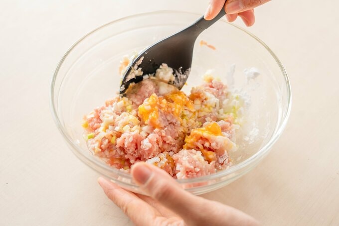 ボウルで混ぜる