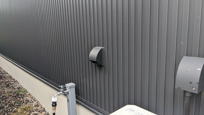 駐車場の近くの屋外コンセント