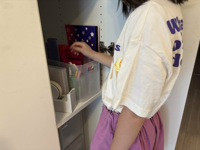お子さんがものを取り出す様子