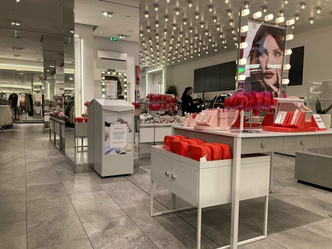 洋服店のレジ近く