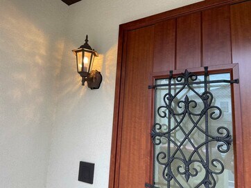 意図せず真っ暗、センサーライトの落とし穴。設置して2年半、後悔した2つの場所