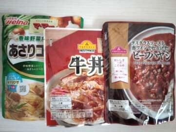 50代からは「考えない」食料備蓄。缶詰やレトルト、常温保存できる食材は多く持つ