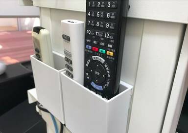 リモコン収納の最終奥義。「テレビ裏に無印良品のボックス」で生活感すっきり