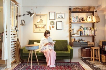 40代「ものが多い暮らし」を楽しむ。あふれかえらない、すっきり見せる部屋の飾り方