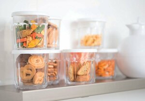 リュミナルクのガラスジャーに湿気がちなお菓子を移し替え