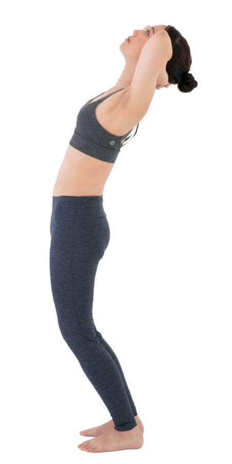 腰がそっている女性