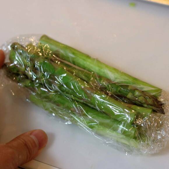 アスパラベーコンの焼き春巻き