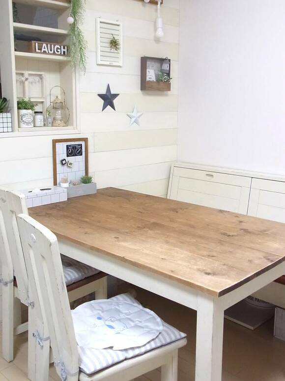 ダイソーのひんやりジェルマットを椅子の上におく