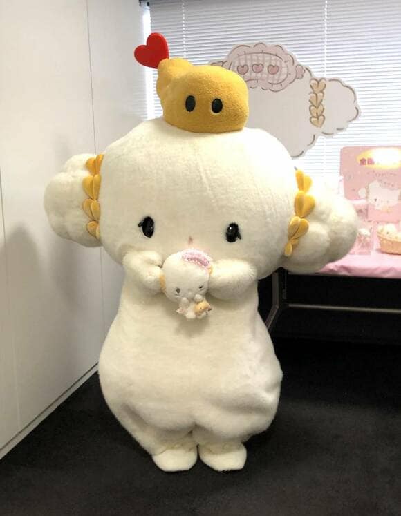 ぬいぐるみをもつこぎみゅん