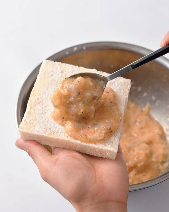 パンに具材ソース