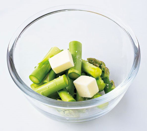 ボウルにアスパラバター