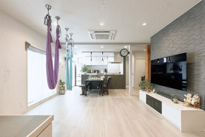 アイランドキッチンを採用した広いLDK