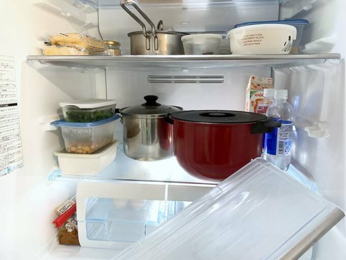 棚板を外した冷蔵庫