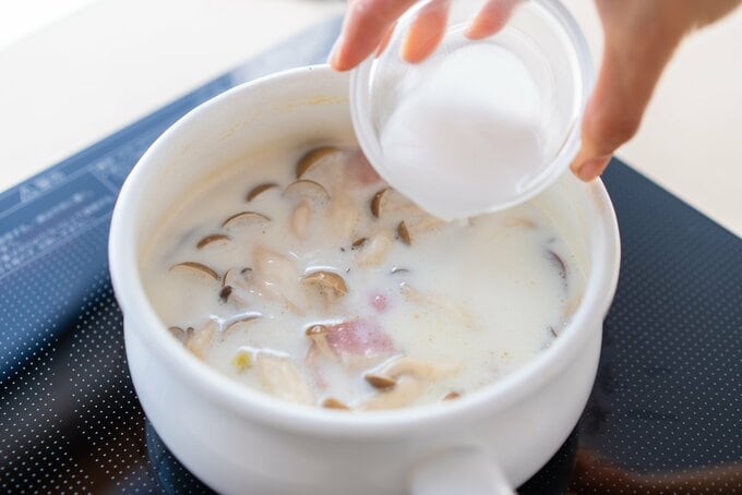 片栗粉を入れる