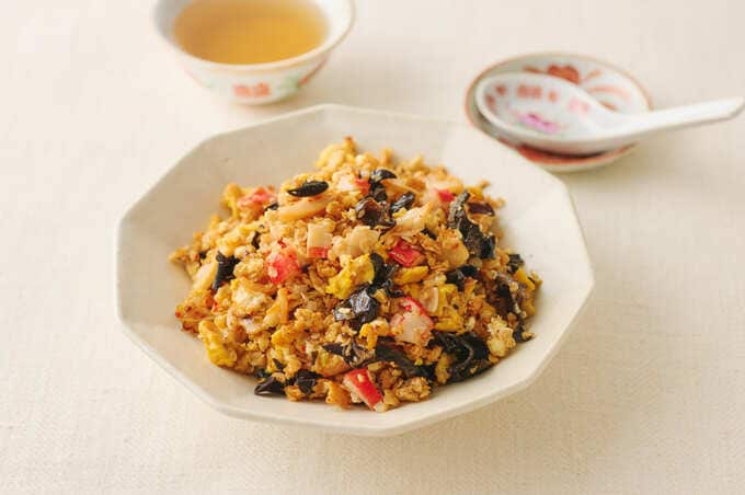 「オートミールと豆腐の糖質オフチャーハン」のレシピをご紹介します。