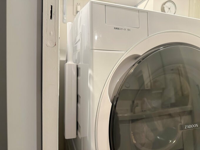 洗濯機横に掃除用具をセット