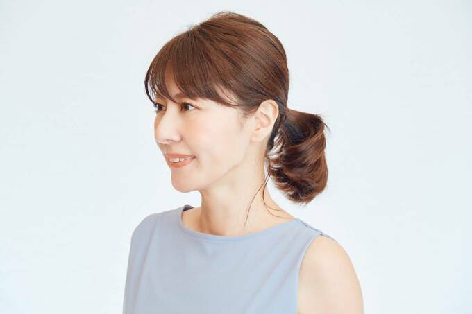 ひとつ結び襟足に髪