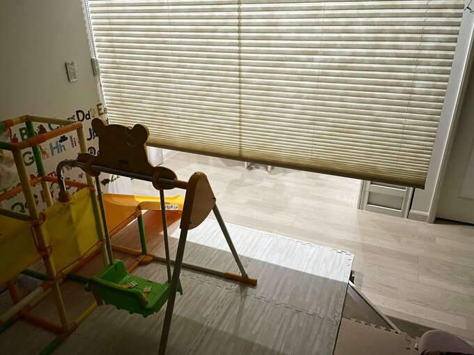 プリーツスクリーンを閉めたところ