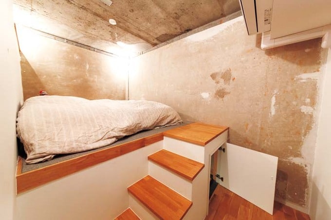 寝室は小上がりで収納を確保