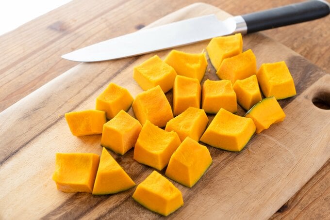 かぼちゃの種とわたを取る