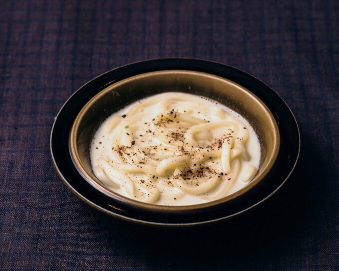 鶏肉とアボカドのユズクリーミー鍋にうどん