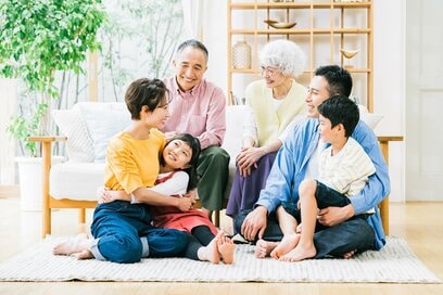 【アンケート】親との「同居・近居事情」について教えてください！ほんわか体験談からモヤッと話まで大募集