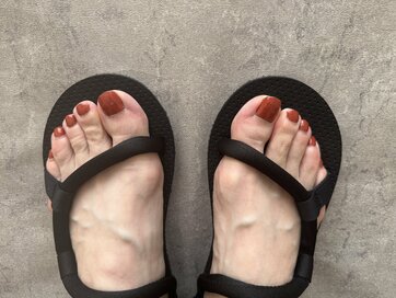 歩きやすい・疲れにくい・合わせやすい！理想が詰まった「大人のためのサンダル」を発見