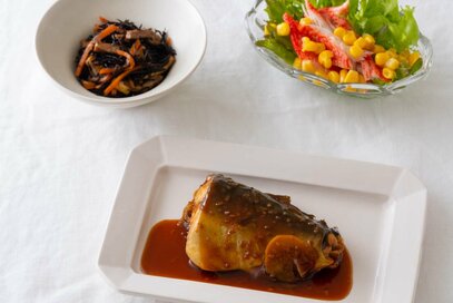 献立達人がつくるサバの味噌煮レシピ。時短なのに味しみしみ、副菜2品も即完成