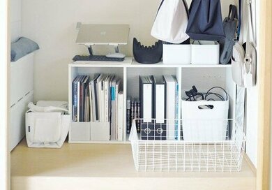 万能すぎるニトリのカラーボックス。横置きでパソコン周辺機器の収納にも