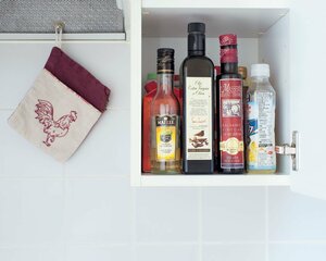 “スーパーはわが家の食糧庫”調味料類は棚に納まるだけ