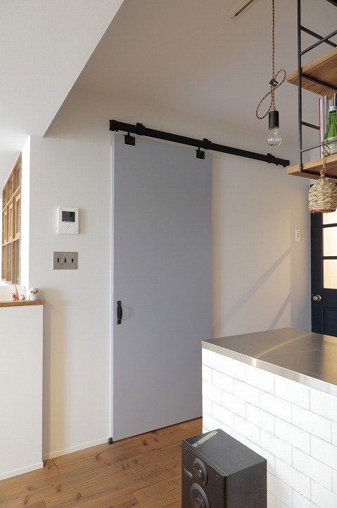 寝室の扉は引き戸