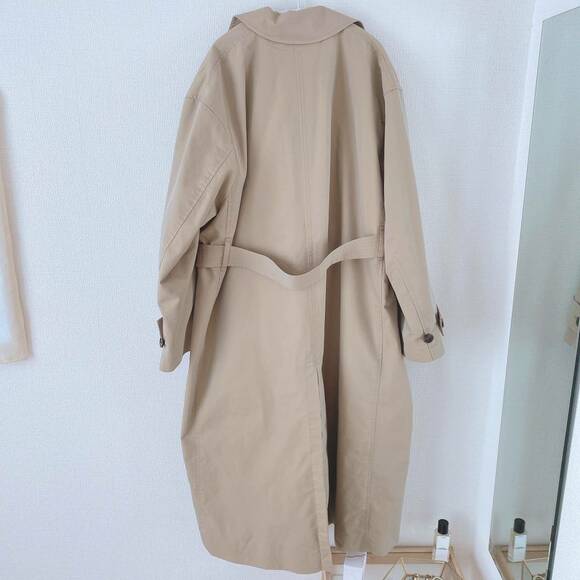 トレンチコートうしろ