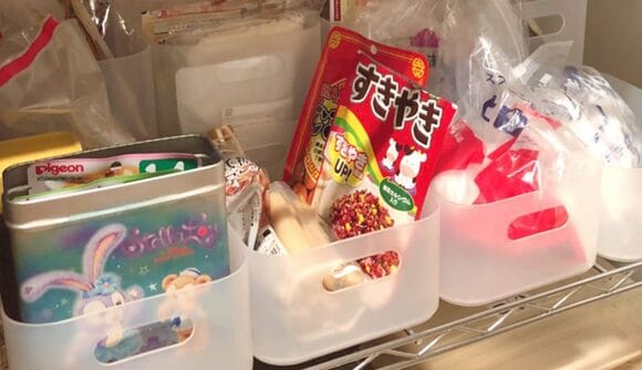 乾物やレトルトは使い忘れがないよう、半透明ボックスで管理