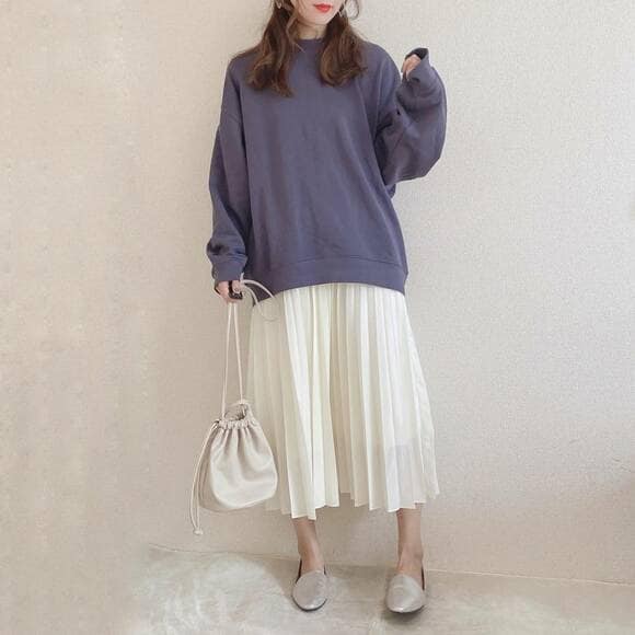 プリーツスカートと合わせたコーデ