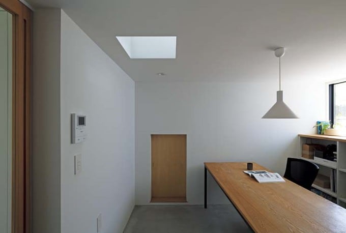 2階の天窓の光が届く予備室