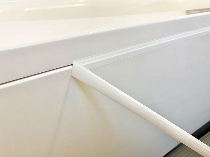 浴槽脇にテープ