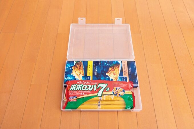 ケースにスパゲッティの具と麺