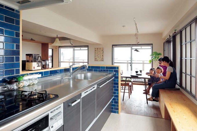 休憩場所にも作業場所にもなるベンチ